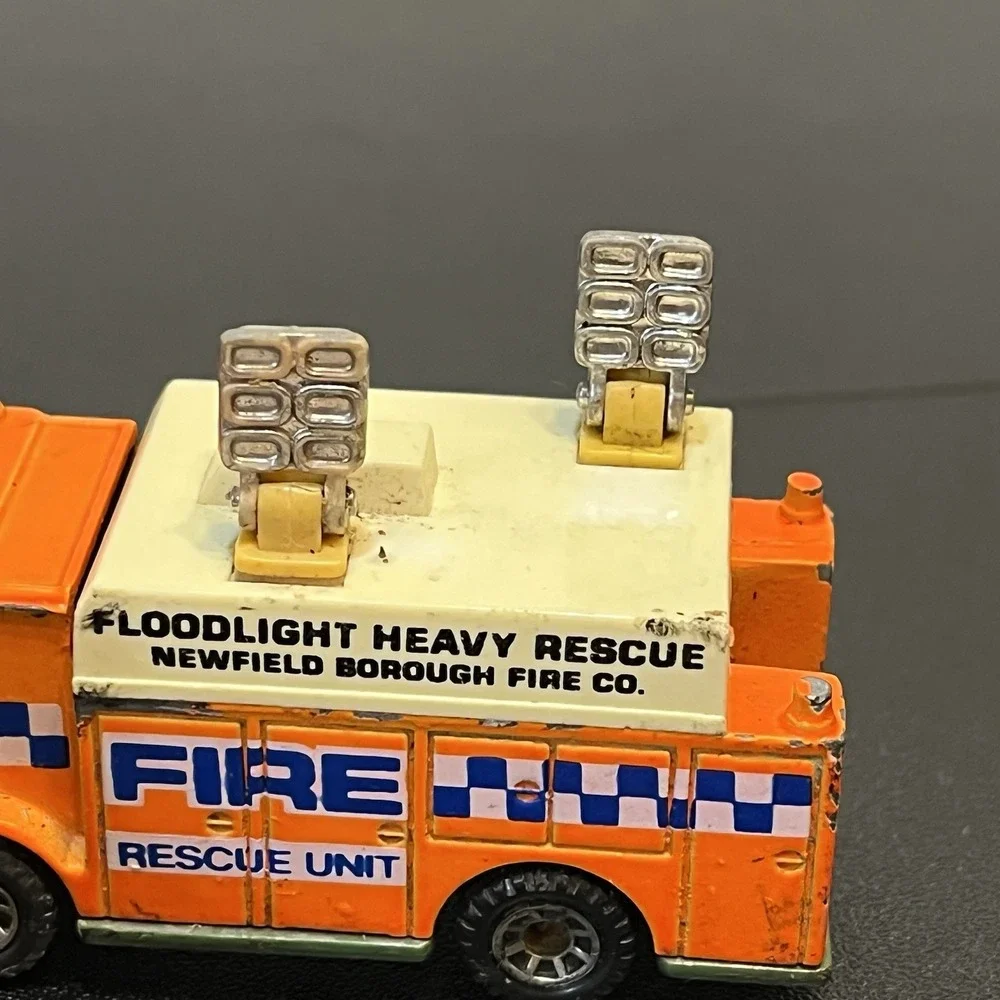 Vintage Matchbox Mack Auxiliary Power Truck 1991 1:84 Die-Cast Lights Move